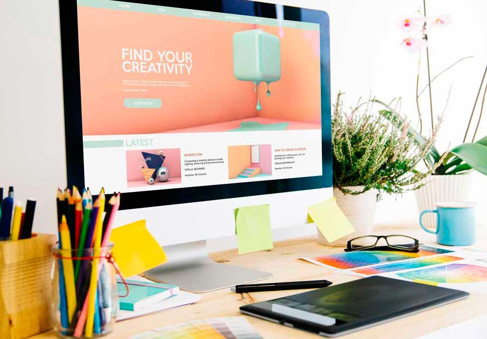 Monitor con una web en pantalla representando diseño y desarrollo web profesional y estratégico